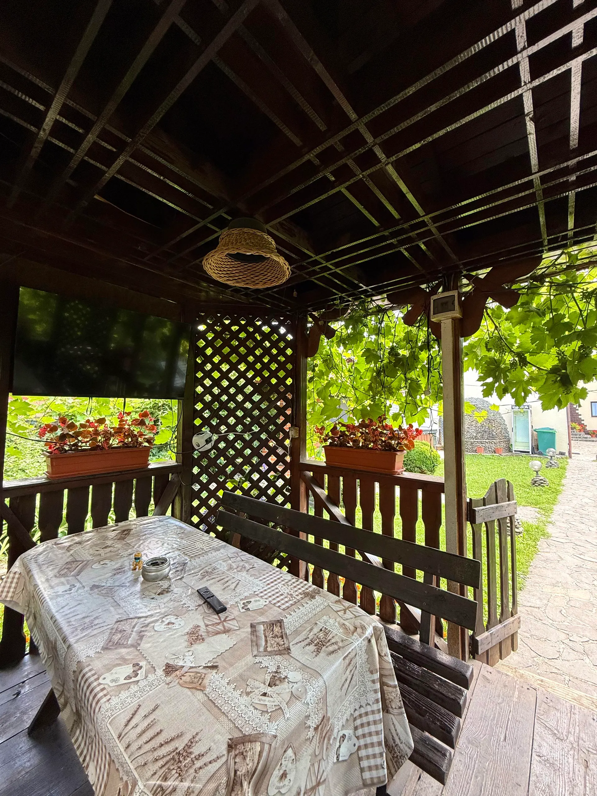 Foișor în Grădină